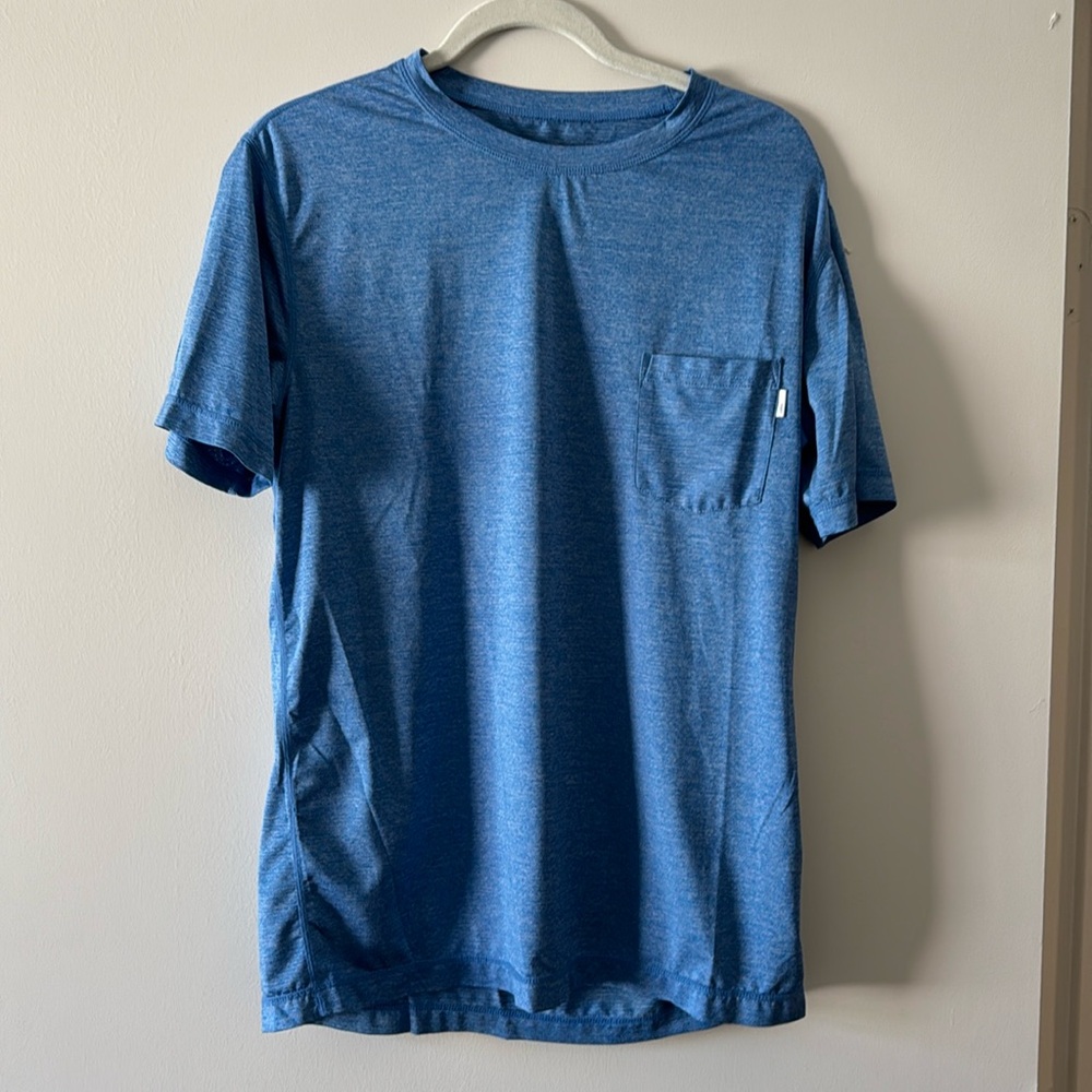 Vuori work out t shirt